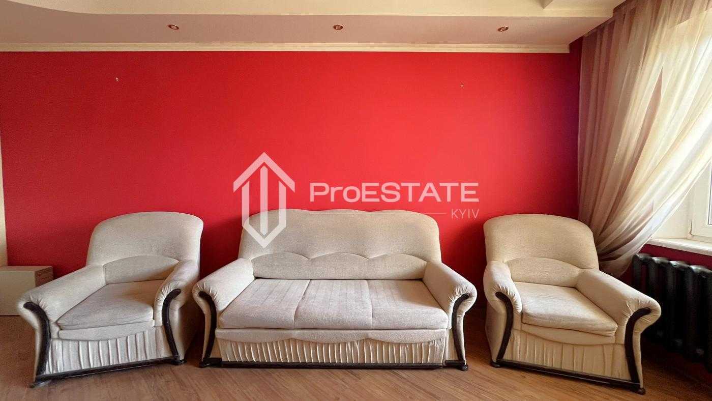Продаж 3-кімнатної квартири 70.5 м², Головатого вул., 8