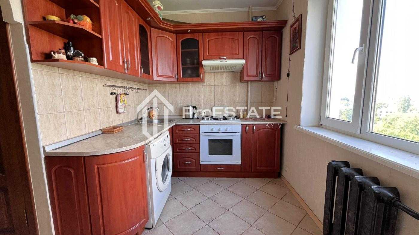 Продаж 3-кімнатної квартири 70.5 м², Головатого вул., 8