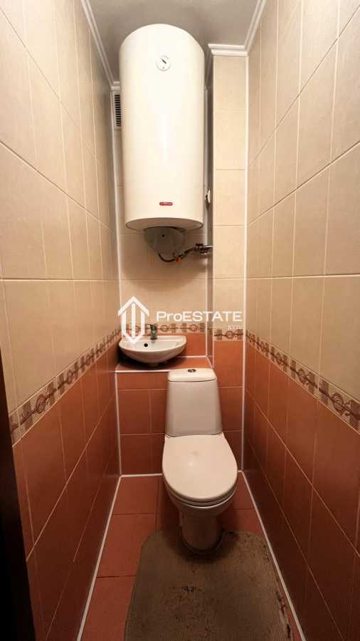 Продаж 3-кімнатної квартири 70.5 м², Головатого вул., 8