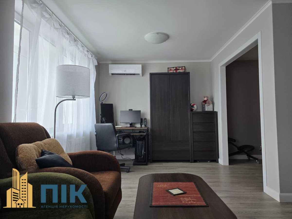 Продаж 1-кімнатної квартири 40 м², Жилянська вул., 72