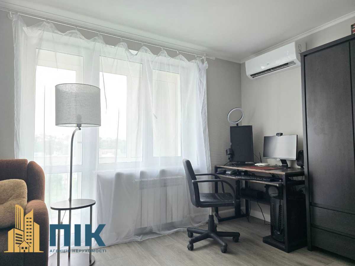 Продаж 1-кімнатної квартири 40 м², Жилянська вул., 72
