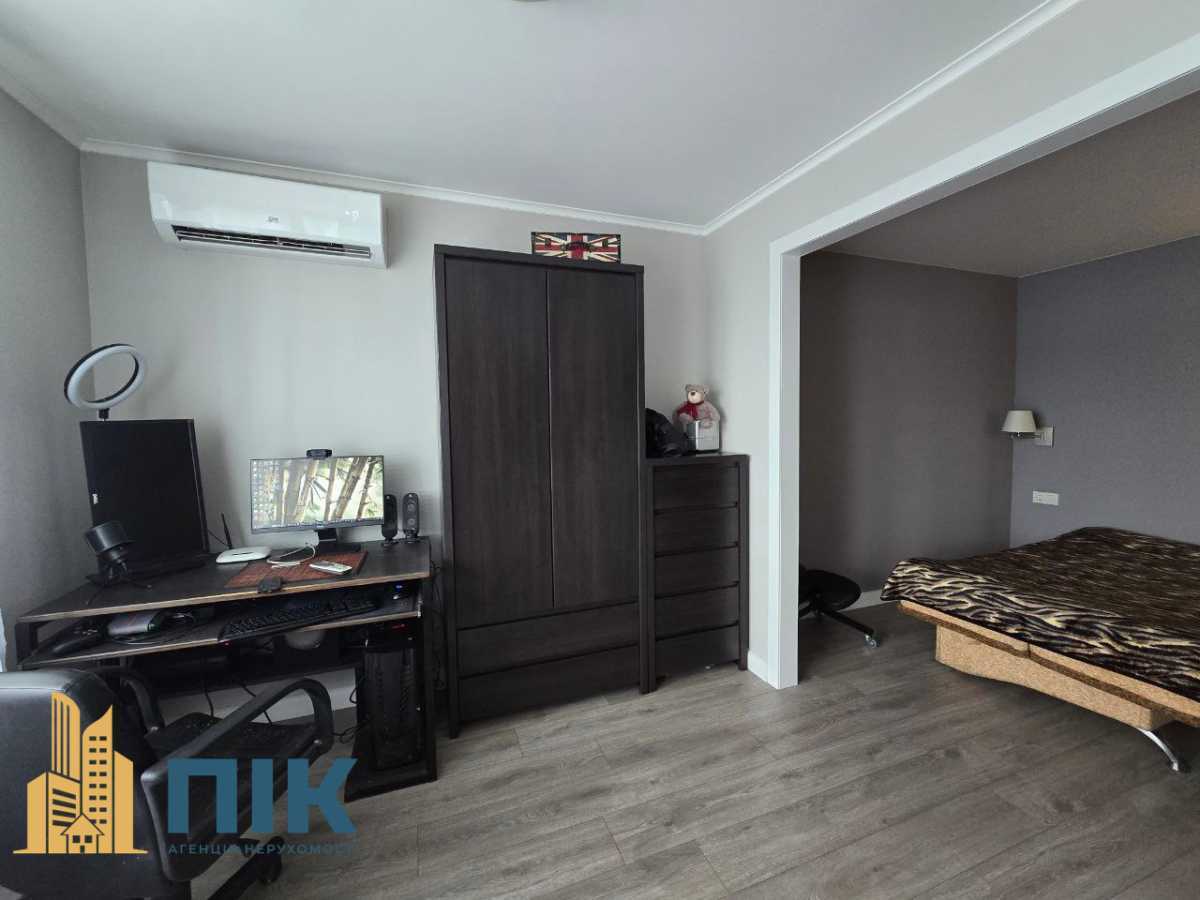 Продаж 1-кімнатної квартири 40 м², Жилянська вул., 72