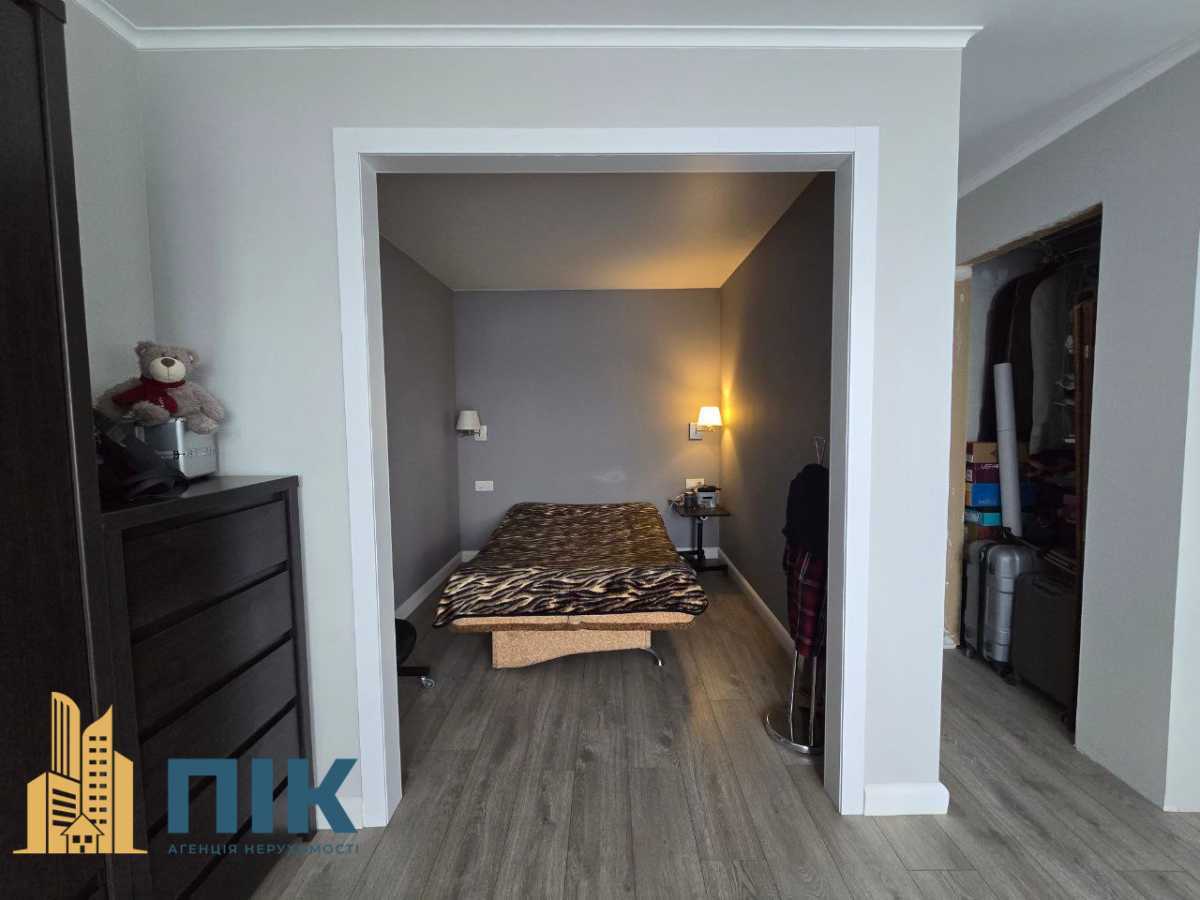 Продаж 1-кімнатної квартири 40 м², Жилянська вул., 72