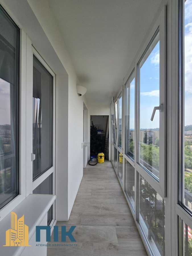 Продаж 1-кімнатної квартири 40 м², Жилянська вул., 72
