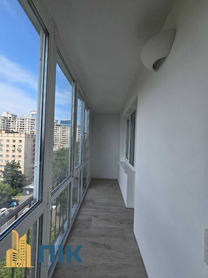 Продаж 1-кімнатної квартири 40 м², Жилянська вул., 72