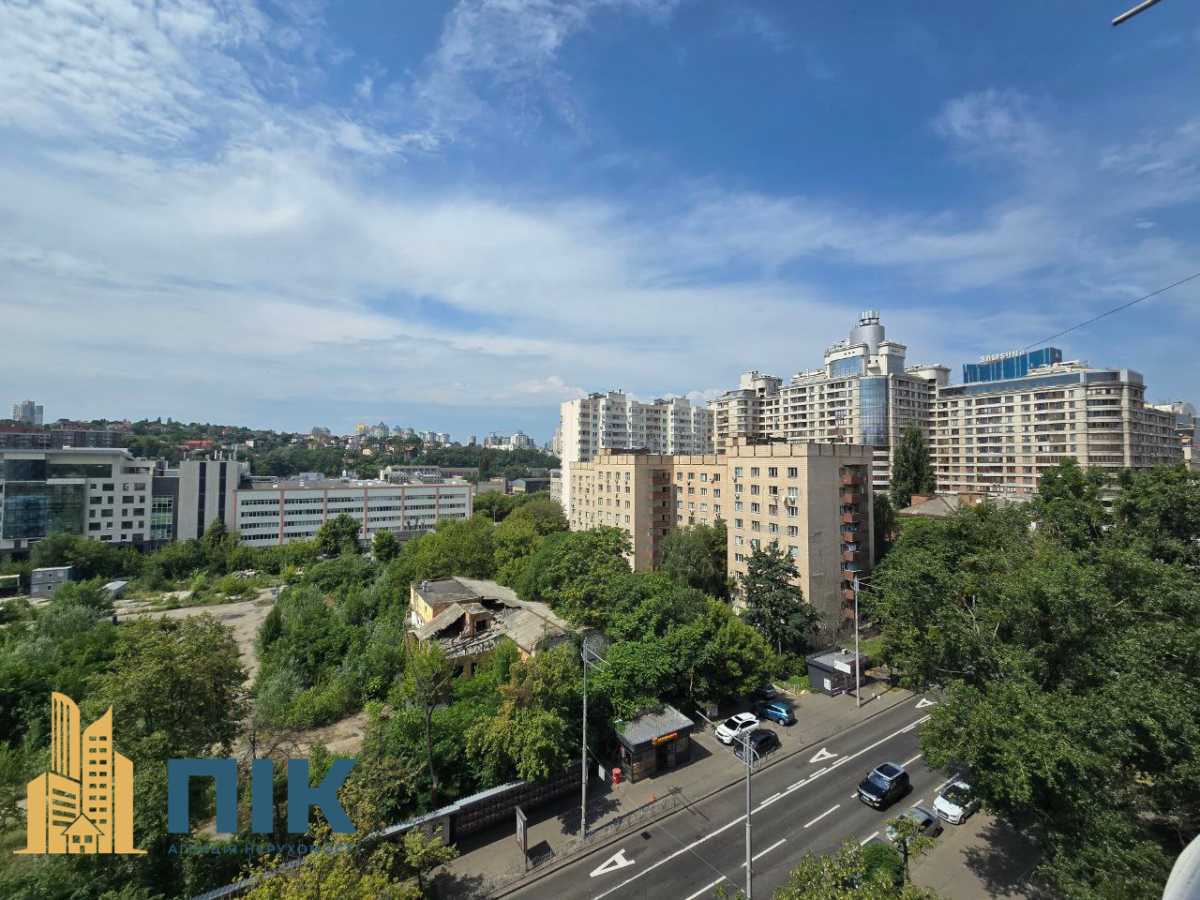 Продаж 1-кімнатної квартири 40 м², Жилянська вул., 72