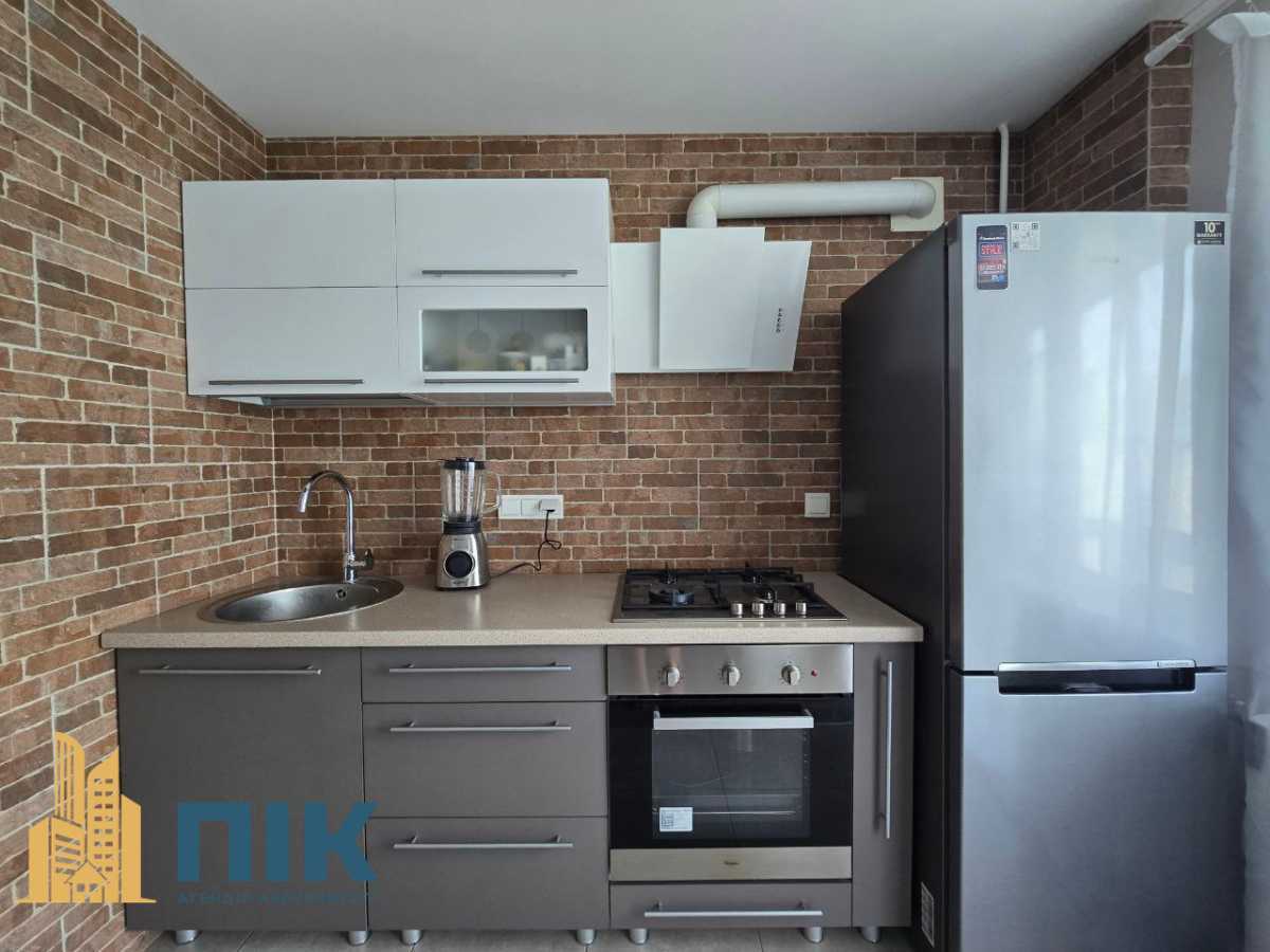 Продаж 1-кімнатної квартири 40 м², Жилянська вул., 72