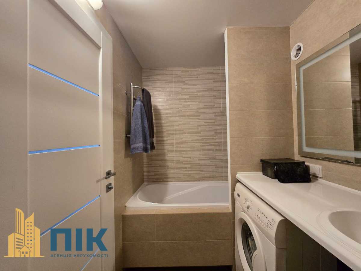 Продаж 1-кімнатної квартири 40 м², Жилянська вул., 72