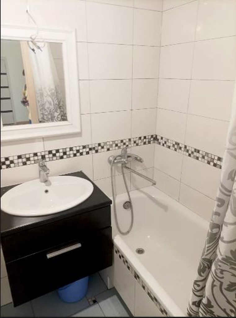 Продаж 3-кімнатної квартири 64 м², Миру просп., 4