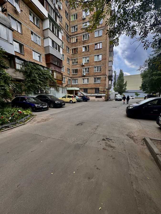 Продажа 2-комнатной квартиры 47 м², Кирилловская ул., 127