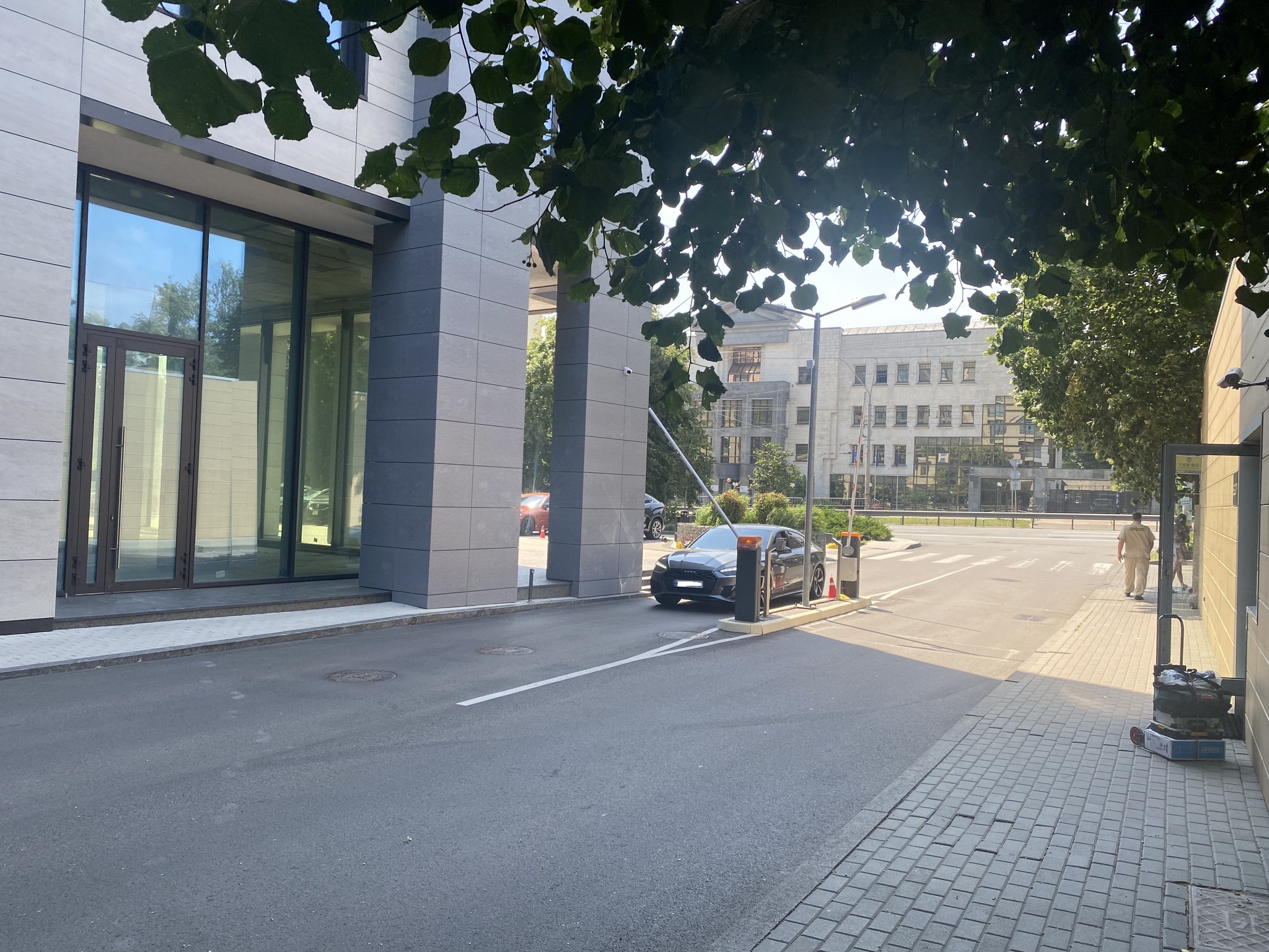Аренда торгового помещения 530 м², Победы просп., 42