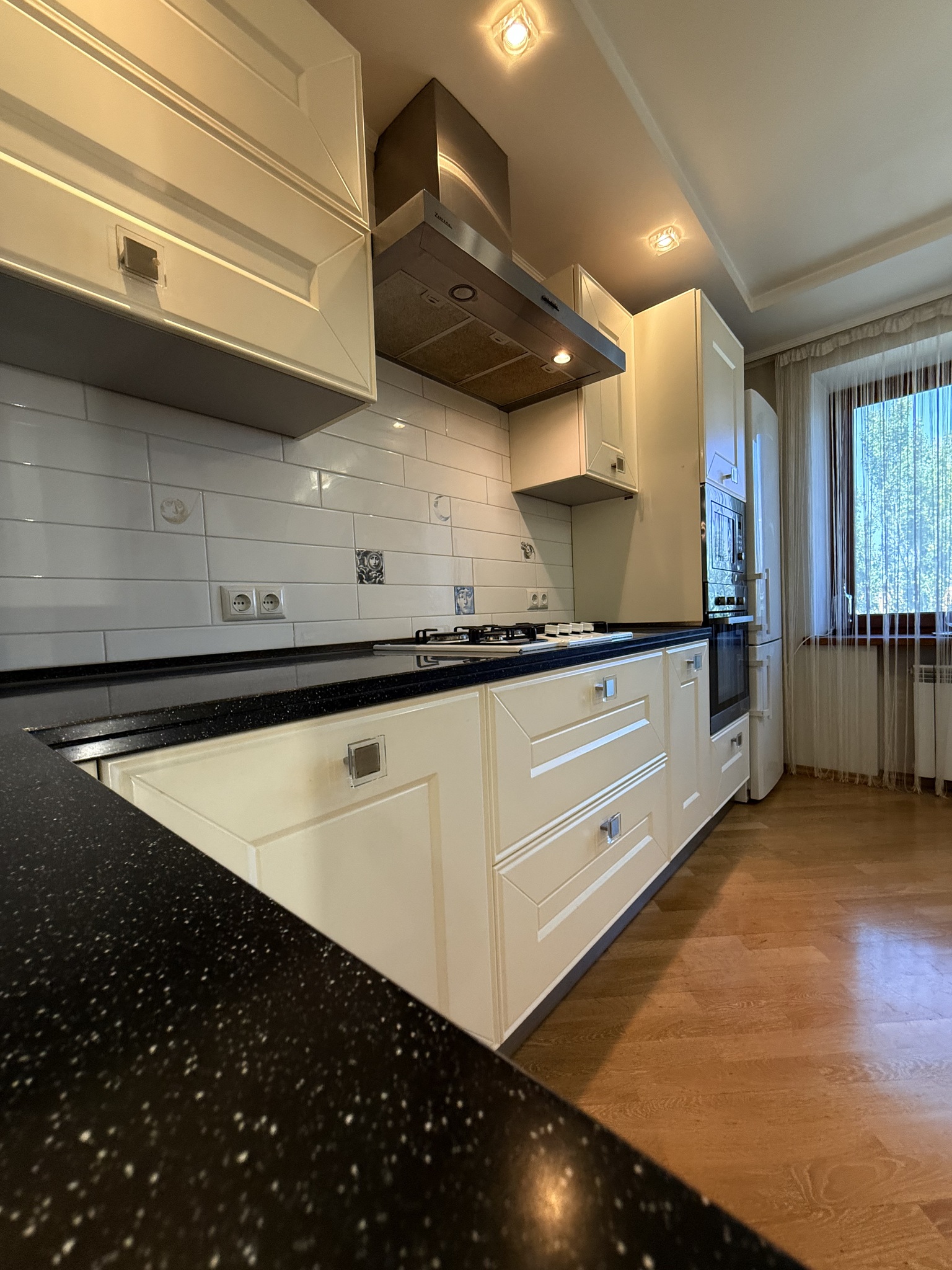 Продаж 4-кімнатної квартири 88 м², Кріпосна вул., 90А