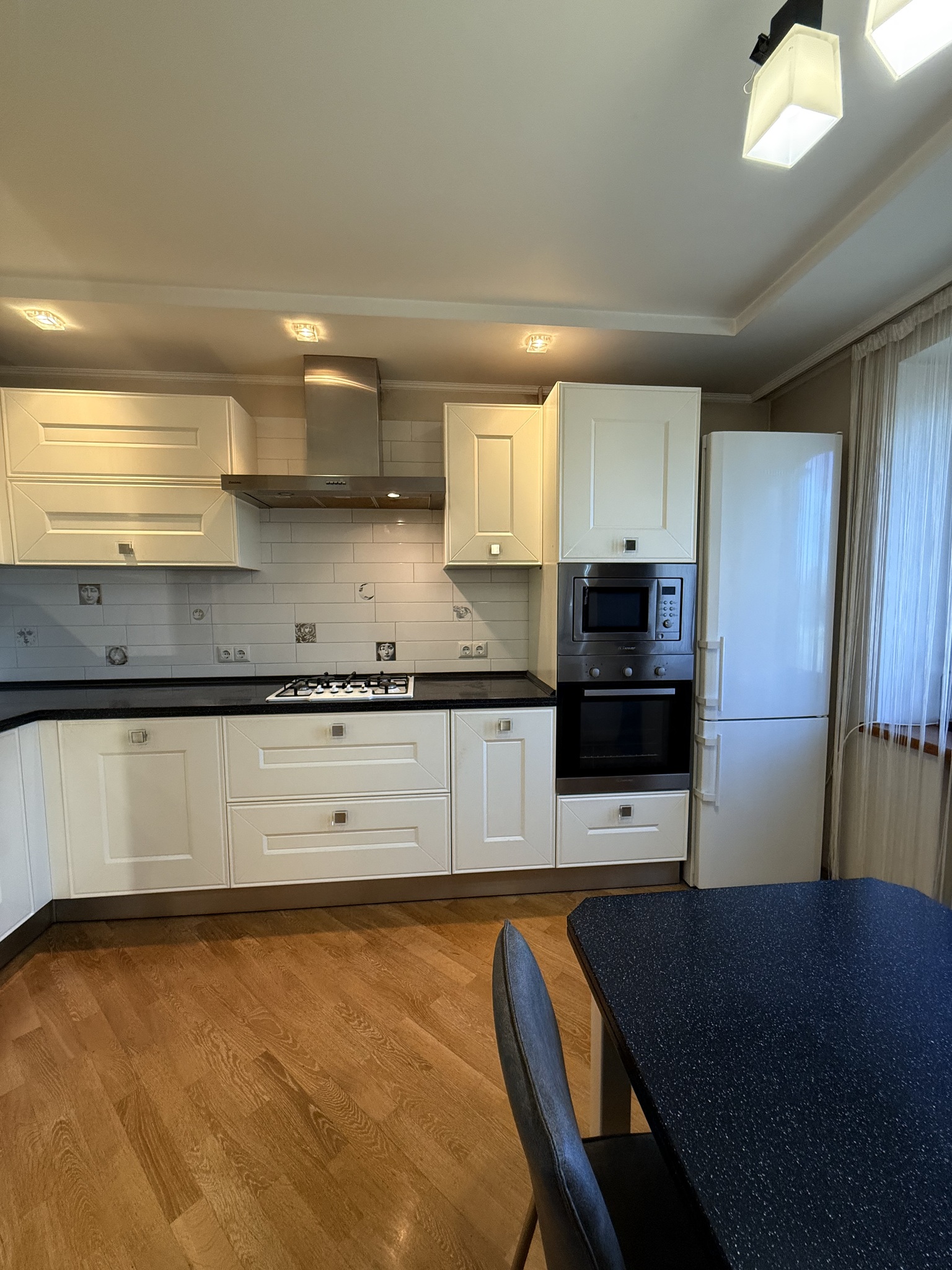 Продаж 4-кімнатної квартири 88 м², Кріпосна вул., 90А