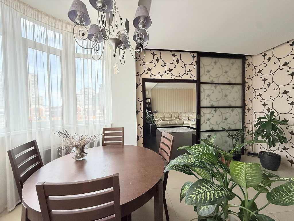 Оренда 3-кімнатної квартири 125 м², В'ячеслава Чорновола вул., 25