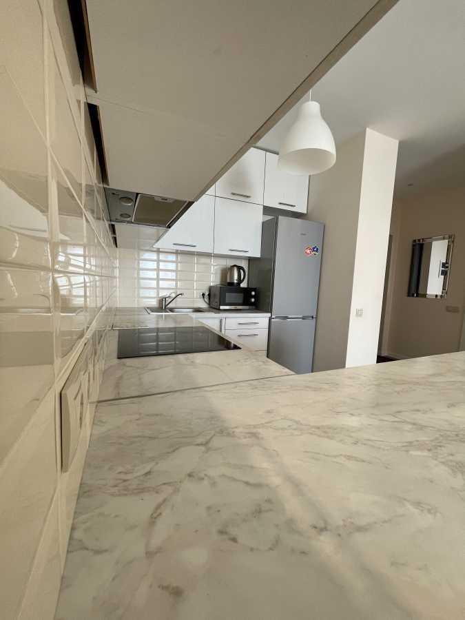 Оренда 1-кімнатної квартири 47 м², Кам’янська вул., 6