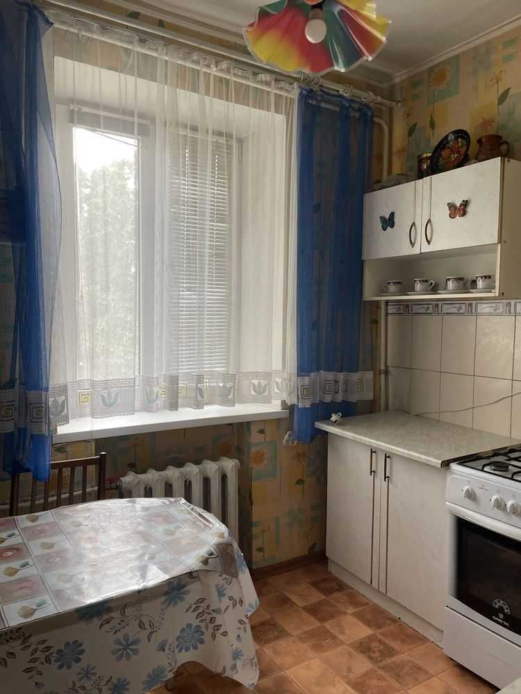 Оренда 3-кімнатної квартири 60 м², Авіаційна вул., 35