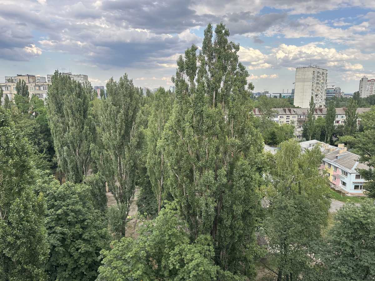 Продаж 3-кімнатної квартири 57 м², Волгоградська вул., 37