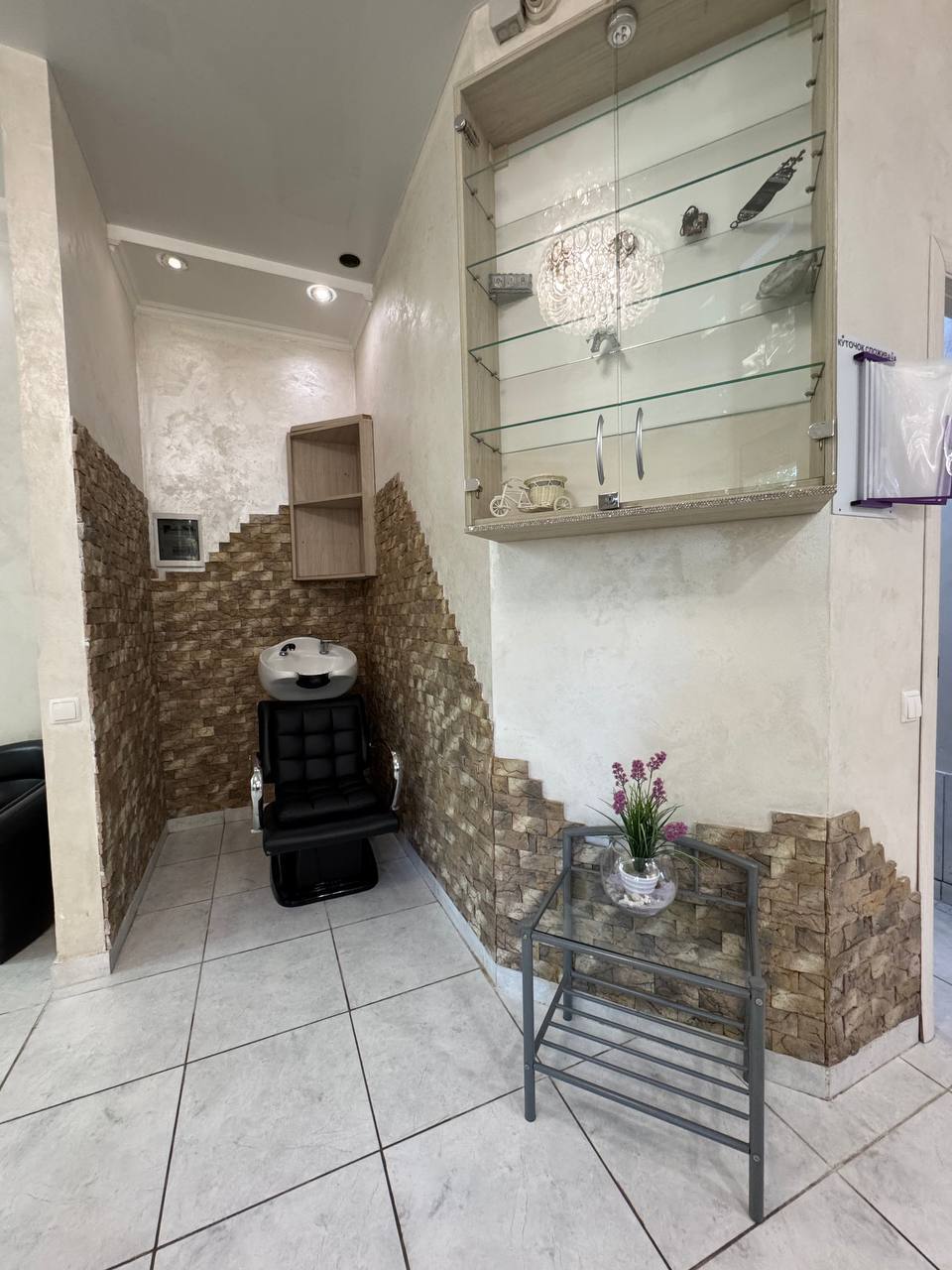 Продаж салону краси 37.8 м², Массив Радужный вул., 19/1