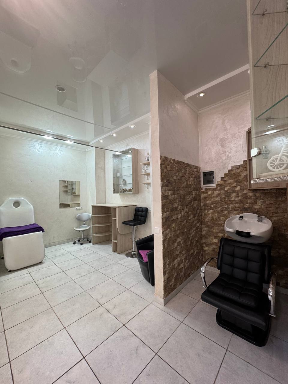 Продаж салону краси 37.8 м², Массив Радужный вул., 19/1