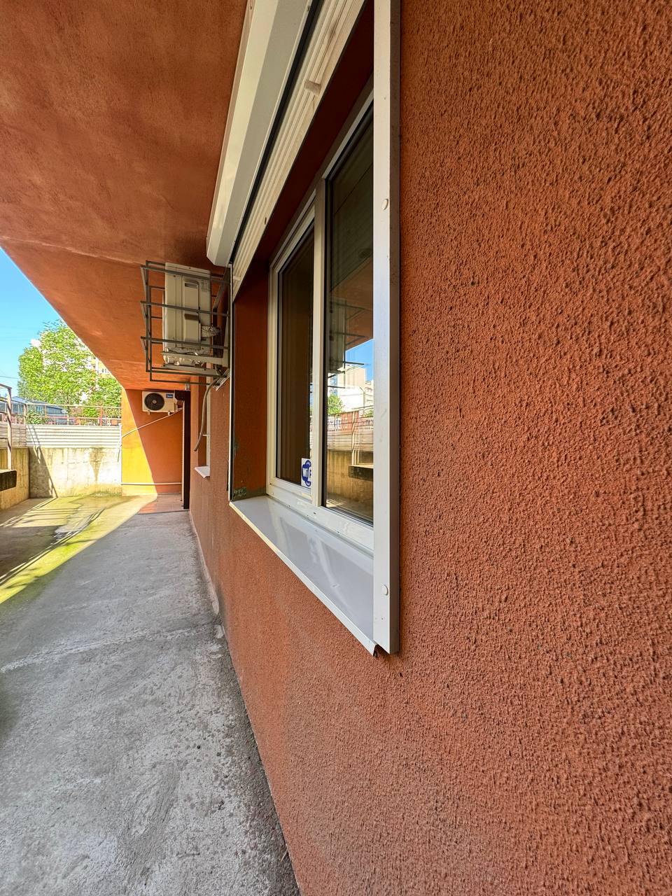 Продаж салону краси 37.8 м², Массив Радужный вул., 19/1