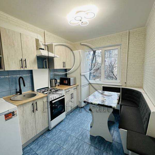 Продаж 2-кімнатної квартири 46 м², Перова бул., 16