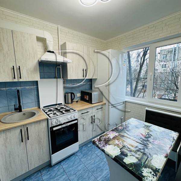 Продаж 2-кімнатної квартири 46 м², Перова бул., 16