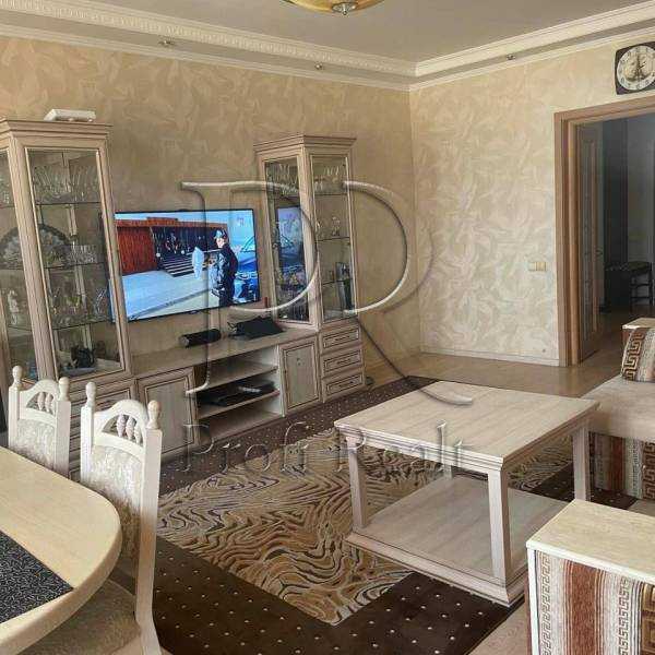 Продаж 3-кімнатної квартири 113 м², Ніжинська вул., 5