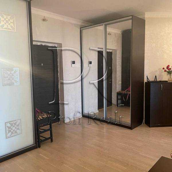 Продаж 3-кімнатної квартири 113 м², Ніжинська вул., 5
