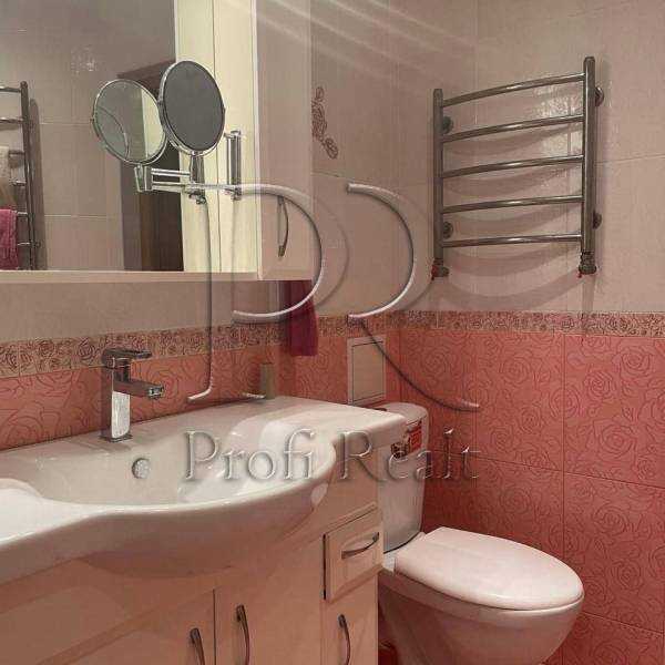 Продаж 3-кімнатної квартири 113 м², Ніжинська вул., 5