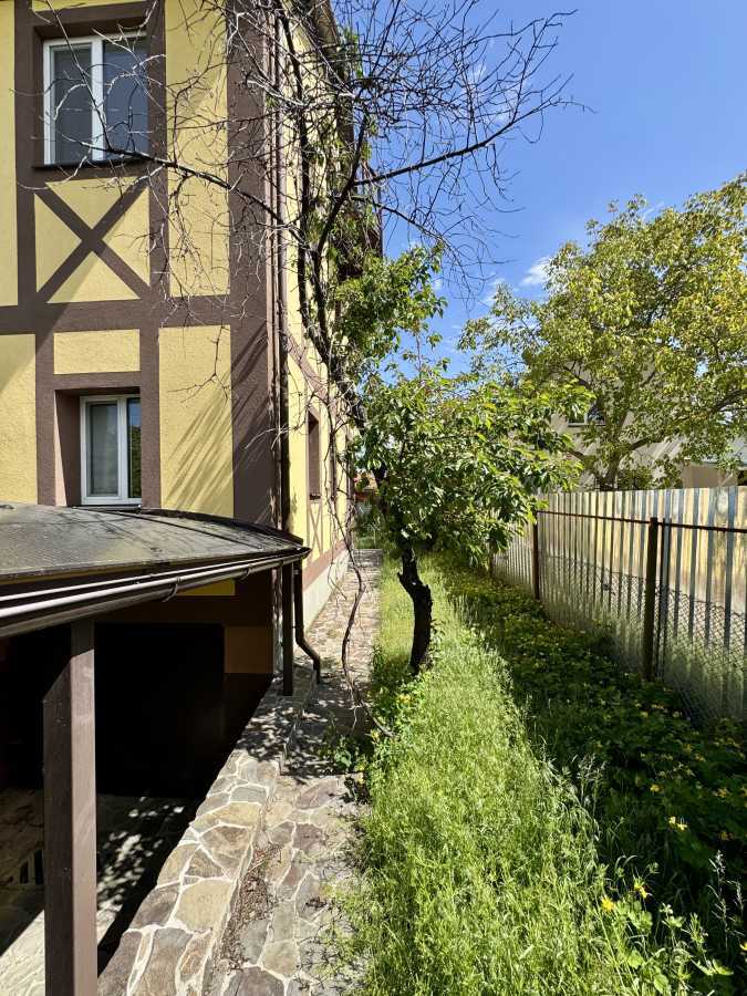 Продаж будинку 380 м²