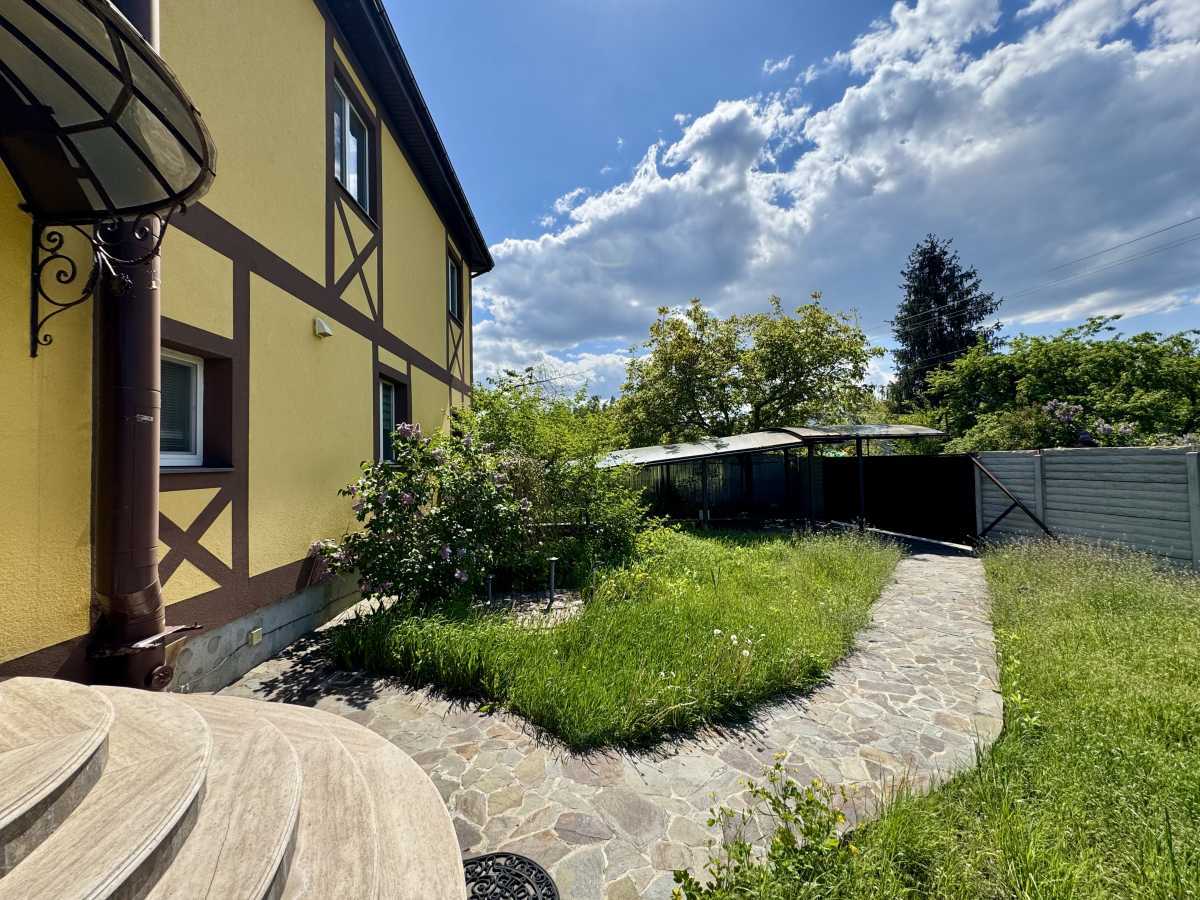 Продаж будинку 380 м²