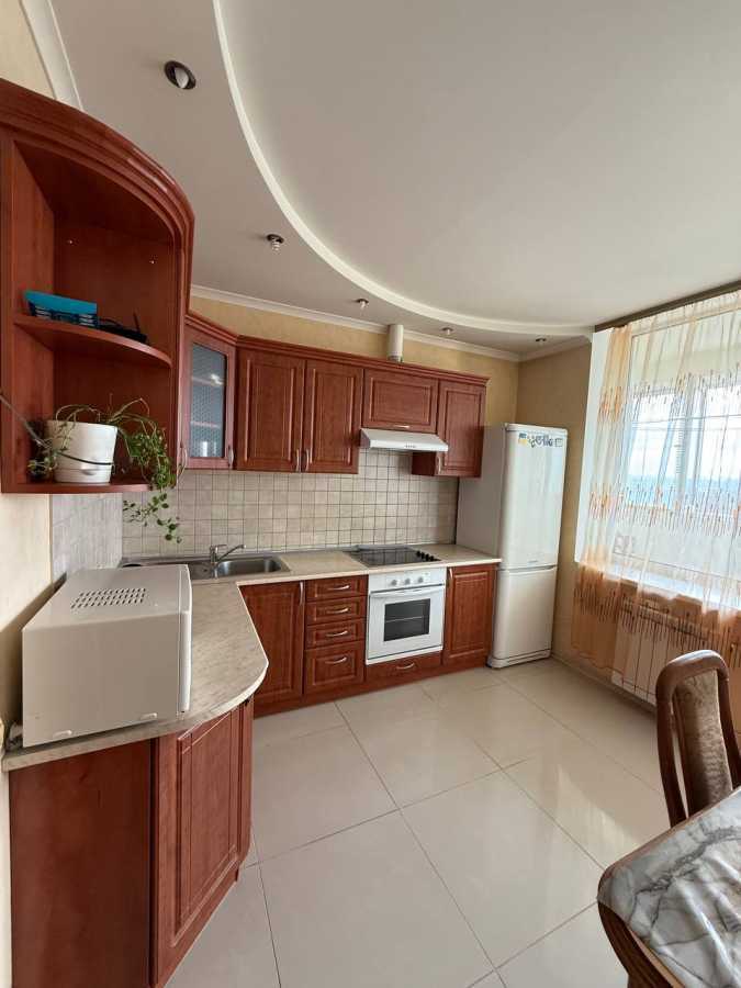 Продажа 1-комнатной квартиры 43 м², Верховинная ул., 35