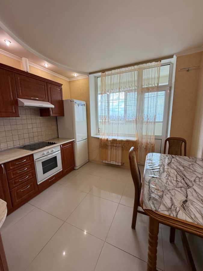 Продажа 1-комнатной квартиры 43 м², Верховинная ул., 35