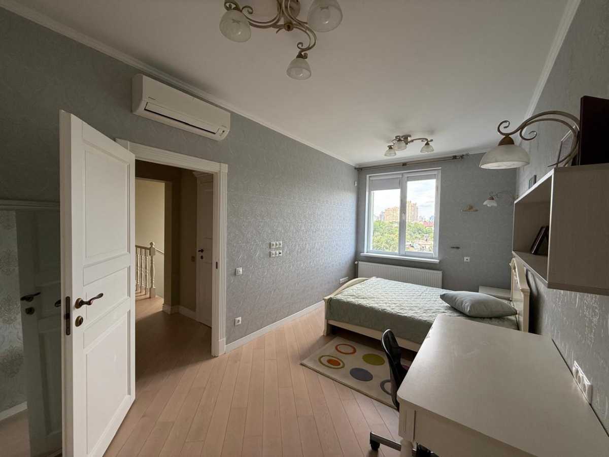 Продаж будинку 350 м², Максима Рильського вул.