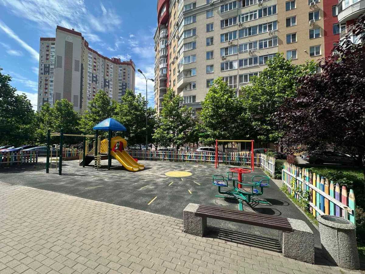 Продажа 3-комнатной квартиры 110 м², Михаила Донца ул., Ломоносова, 48
