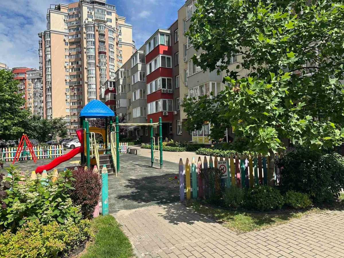 Продажа 3-комнатной квартиры 110 м², Михаила Донца ул., Ломоносова, 48