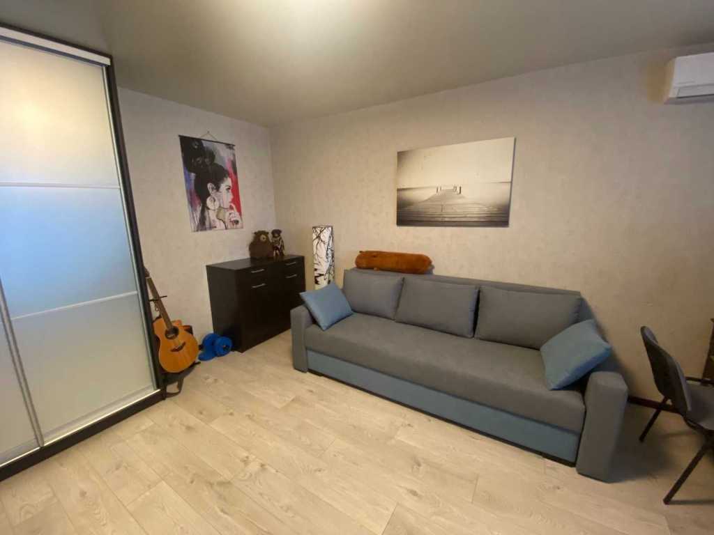 Продаж 1-кімнатної квартири 37.7 м², Райдужна вул., 147
