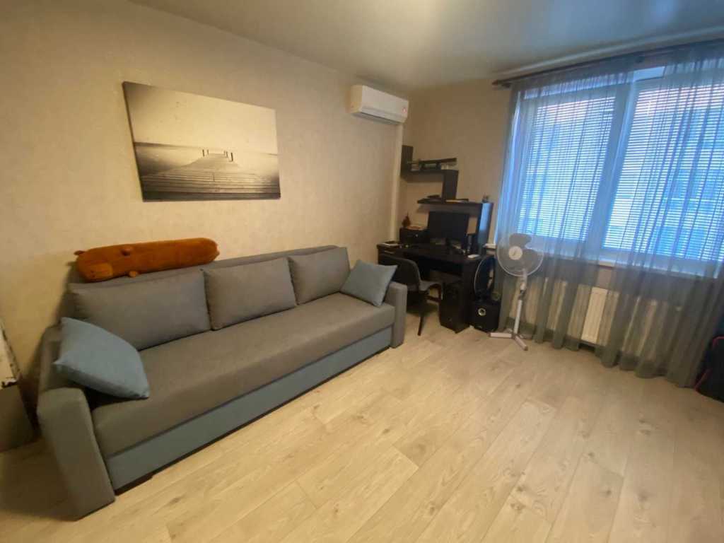 Продаж 1-кімнатної квартири 37.7 м², Райдужна вул., 147