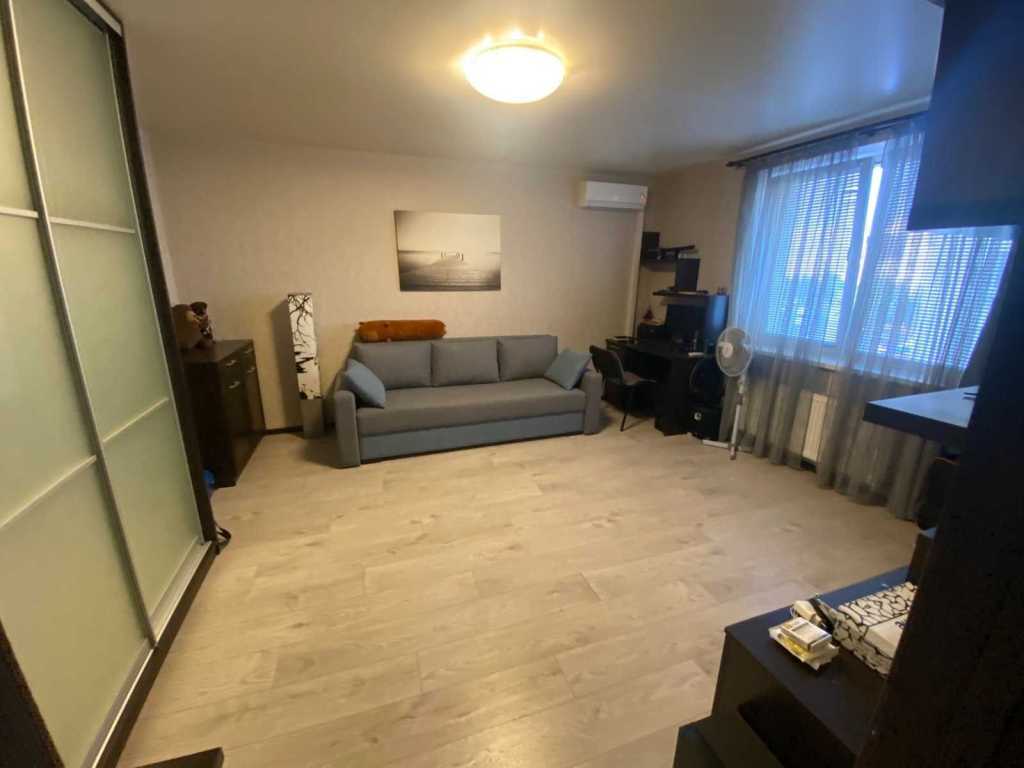 Продаж 1-кімнатної квартири 37.7 м², Райдужна вул., 147