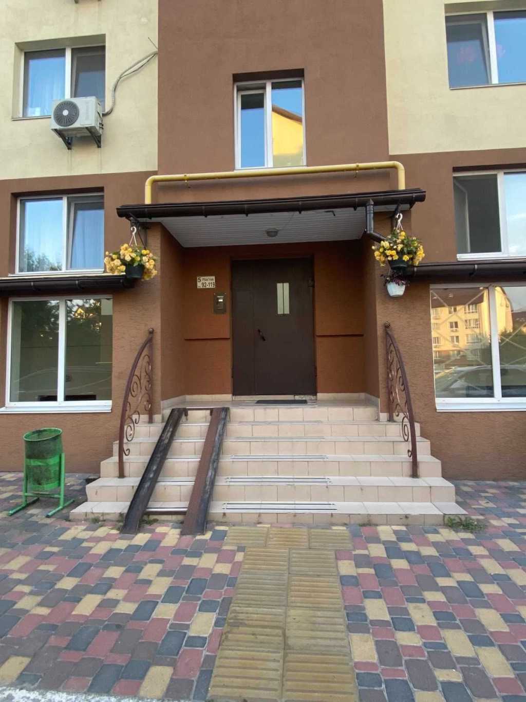 Продаж 1-кімнатної квартири 37.7 м², Райдужна вул., 147