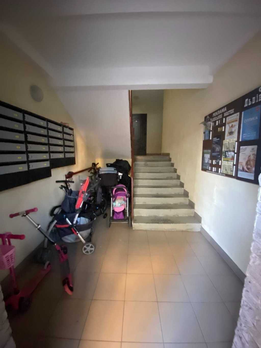Продаж 1-кімнатної квартири 37.7 м², Райдужна вул., 147