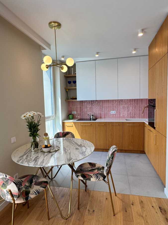 Продажа 2-комнатной квартиры 66.6 м², Салютная ул., 2
