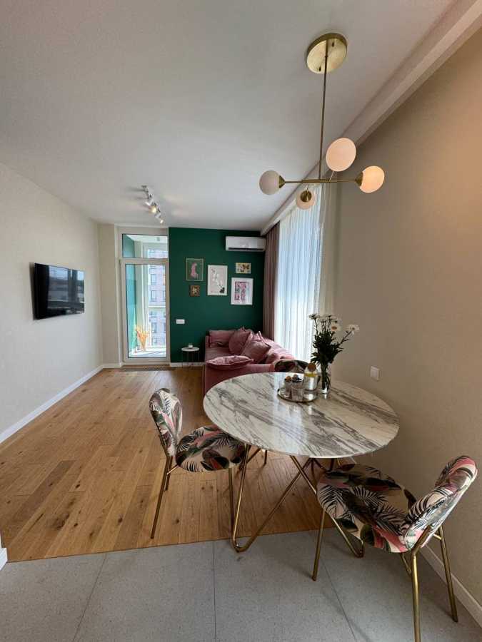 Продажа 2-комнатной квартиры 66.6 м², Салютная ул., 2