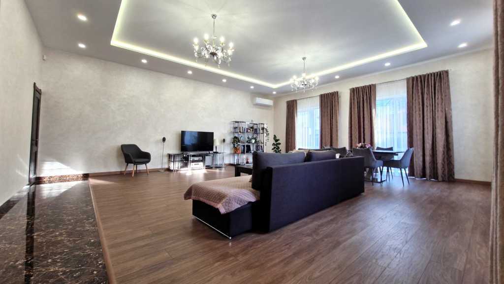Продаж будинку 250 м², Андріївська вул.