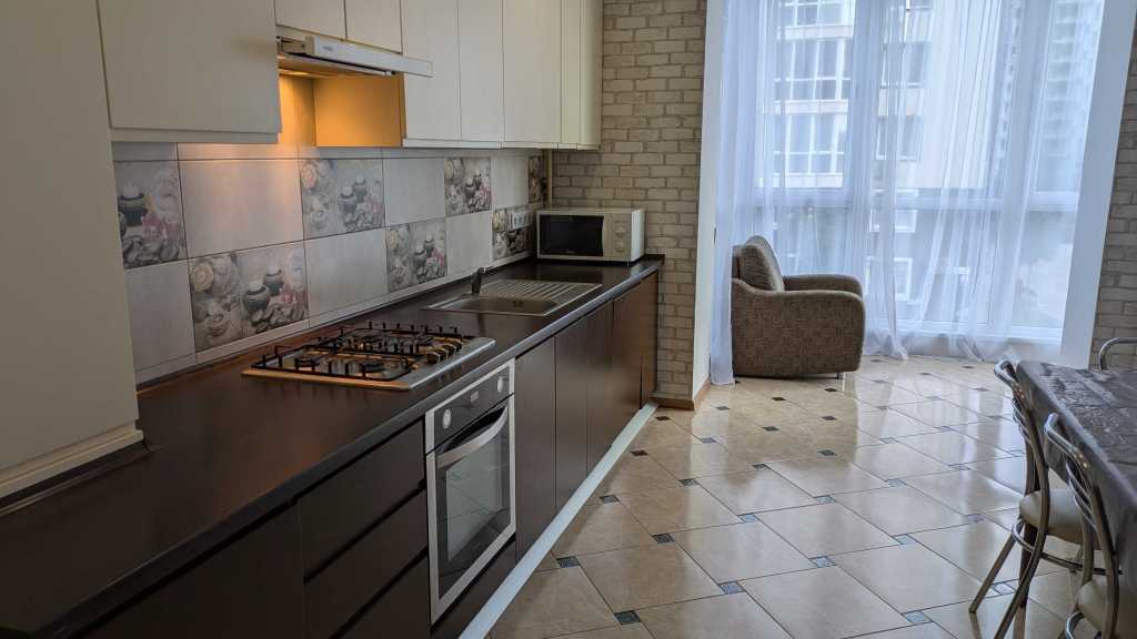 Продажа 3-комнатной квартиры 90 м², Олексы Тихого ул., 4
