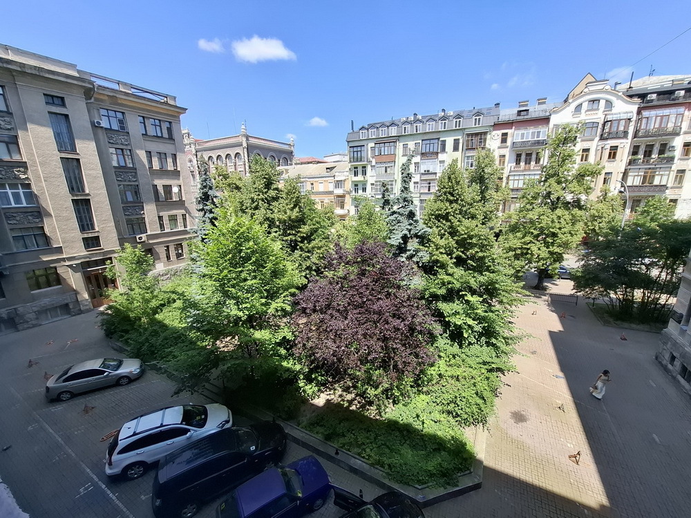 Аренда 3-комнатной квартиры 100 м², Институтская ул., 16