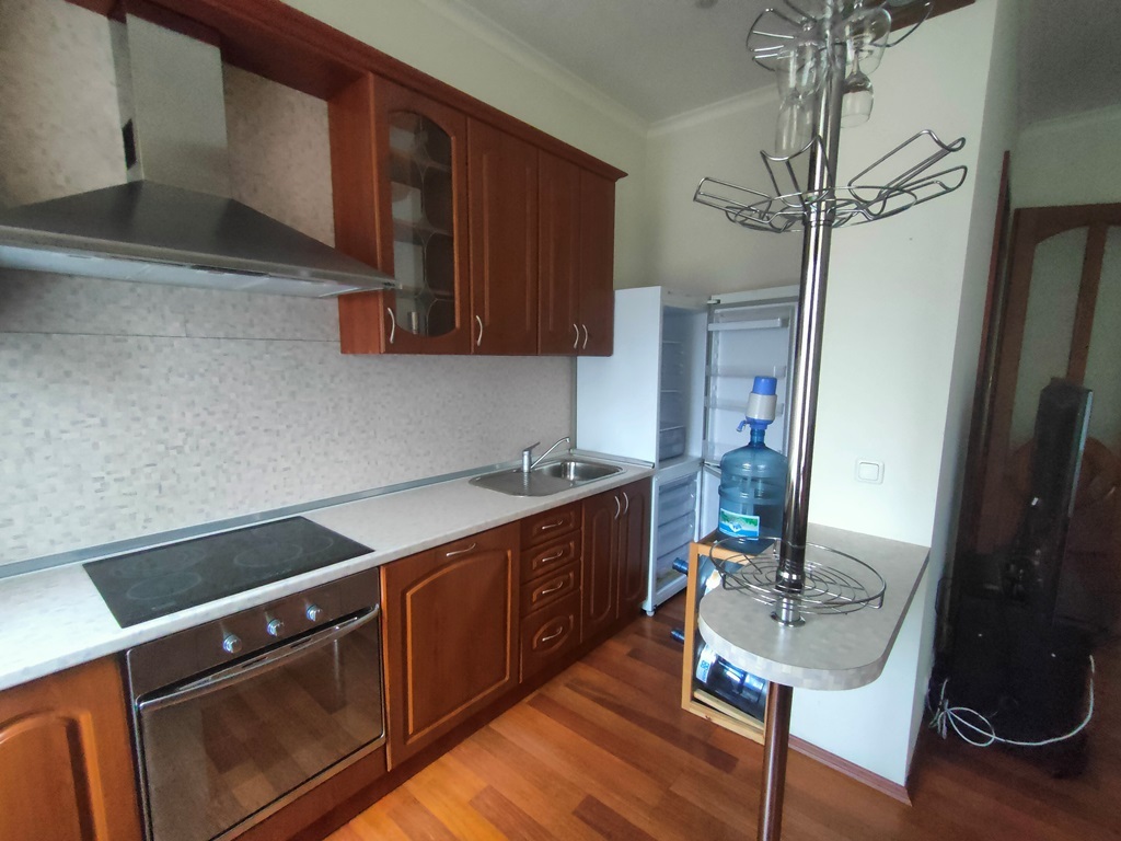 Аренда 3-комнатной квартиры 90 м², Институтская ул., 24/7