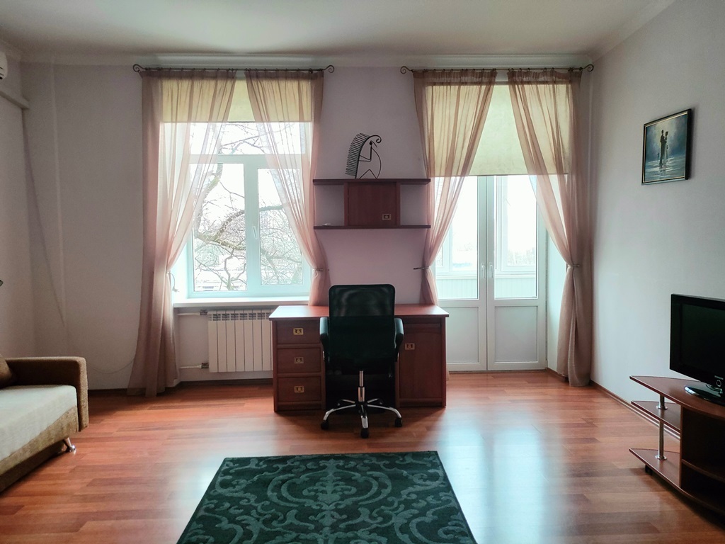 Аренда 3-комнатной квартиры 90 м², Институтская ул., 24/7