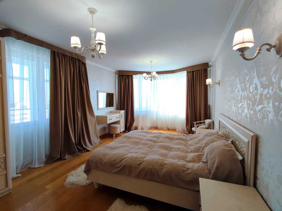 Продажа 3-комнатной квартиры 134 м², Николая Голего ул., 7