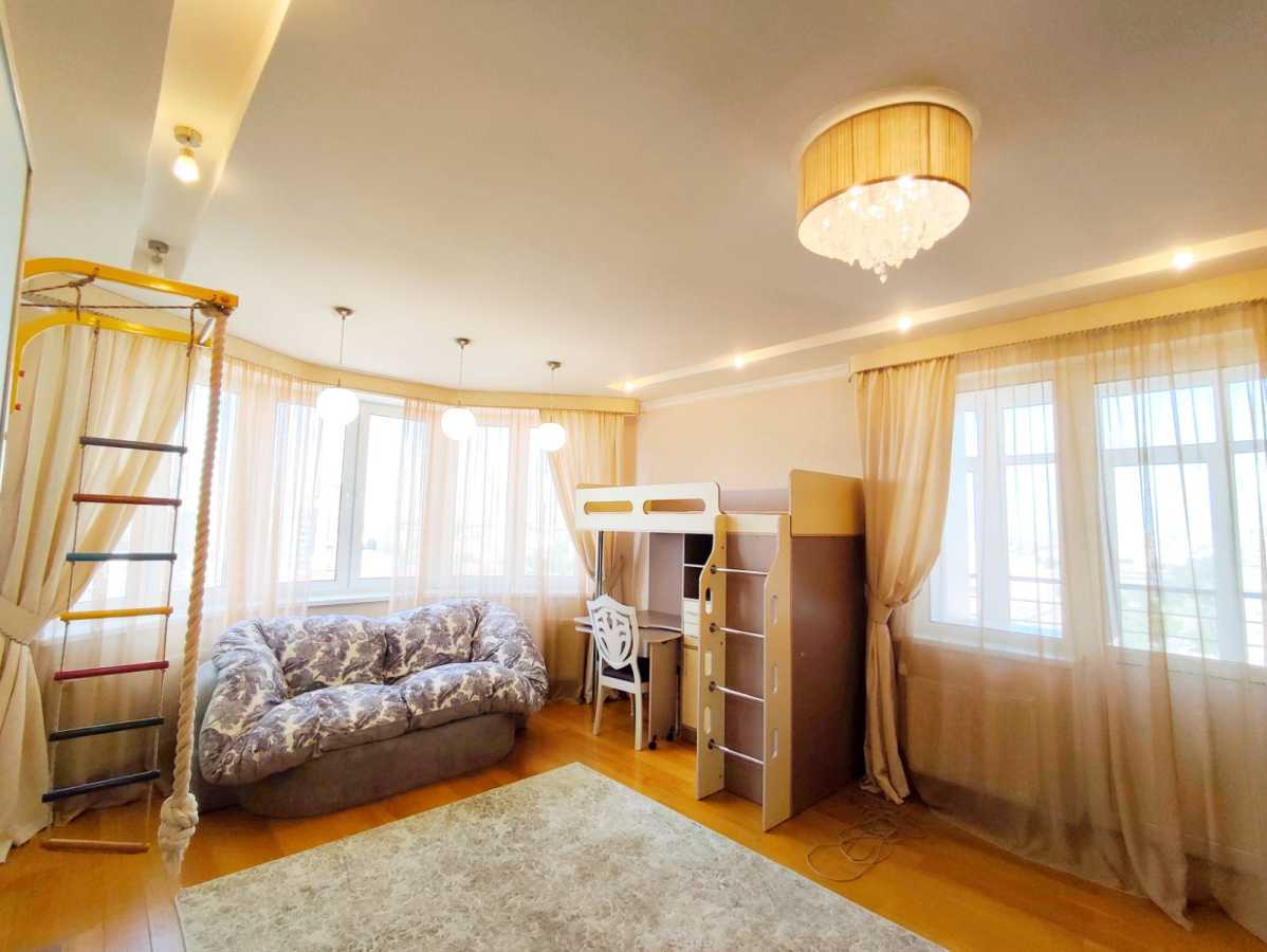 Продажа 3-комнатной квартиры 134 м², Николая Голего ул., 7